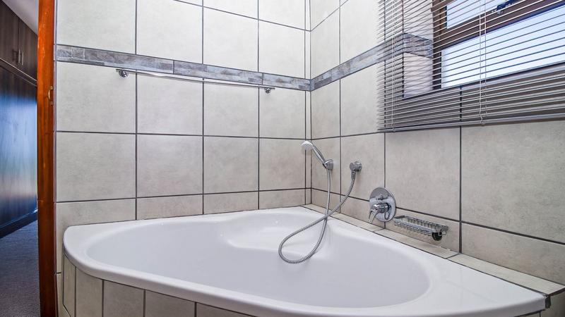 5 Bedroom Property for Sale in Jongensfontein Western Cape